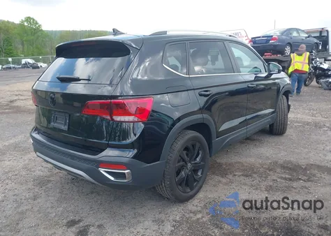 2022 Volkswagen Taos 1.5T Se из США, поврежденный, VIN 3VVWX7B24NM049589